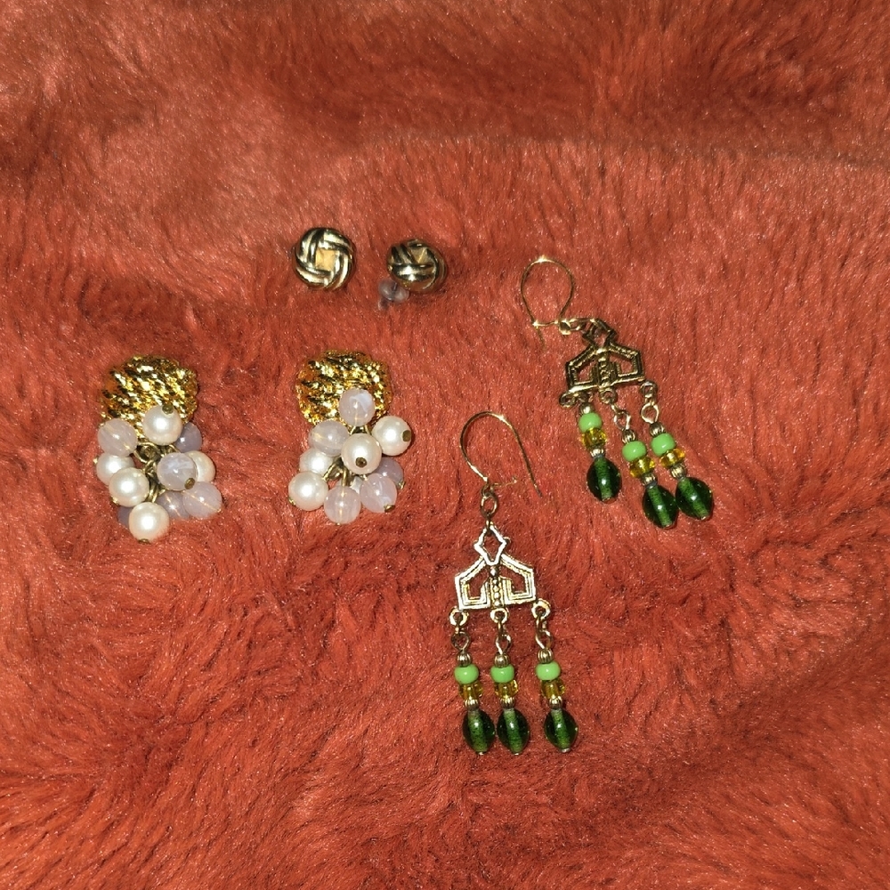 Elegant Gold Tone and Green Dangle Earrings Set